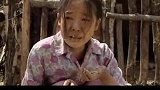 爸爸矿难，母亲难产去世，孩子成了孤儿
