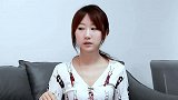 男子脱下女朋友的外套，看到里面的衣服，结局好搞笑
