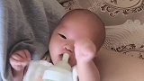 小宝宝的脾气那叫一个横,不给奶喝就闹个没完没了，好搞笑！