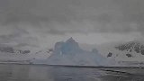 旅游-千年一见：首次拍摄到南极冰川瞬间崩塌全过程
