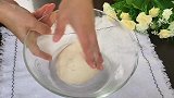 创意豆沙花卷，加点南瓜更好吃更好看，做法还简单