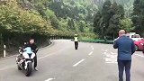 你若飙车总有人给你惊喜，不是拍下谁信！