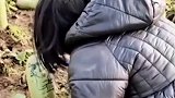 河南 父亲带女儿去自家萝卜地里拔萝卜，没想到收获到这一地惊艳！你赞不赞？