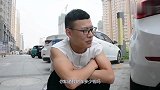 寡妇碰瓷一分钱没骗到，反而被男车主拉回家当老婆，太有才了