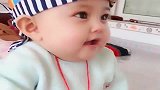 宝宝爽朗的笑声，笑得真灿烂，太可爱了！