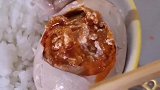 老妈亲手腌的鸭蛋，简直就是人间美味，吱的一下红油全冒出来了！