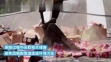 假冒茅台五粮液案值千余万装满三货车，十堰警方销毁一批假酒