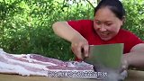 胖姐买了3斤五花肉，今天做红烧肉吃，奶奶大口吃肉，真解馋