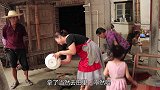 爷爷下田回来，阿妹就做好海鲜小杂海，怕吃鱼的奶奶吃得津津有味