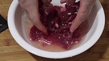 这才是水煮牛肉的正确做法，肉片滑嫩，香气四溢，吃一次就忘不了
