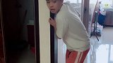 妈妈睡觉时的你  你睡觉时的妈妈 没错啊 我妈妈就是在我睡觉的时候收拾屋子. .  我起床了他就不收拾了