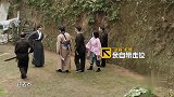 哈哈哈哈哈：这些群众演员也太不专业了