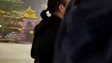蔡徐坤 景区开观光车，不亏是有驾照的人