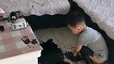 确认过眼神是熊孩子没错了，在家玩墨水真的是让家长哭笑不得！