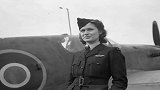 二战时的传奇女飞行员：巾帼不让须眉 500次安全抵达证明实力