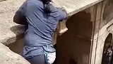 印度大哥的跑酷有点意思，阎王：谁在门口耍杂技？