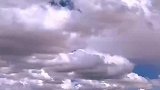 女子游西藏拍到的天空，天边的云彩仿佛触手可及！