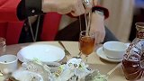 屠龙豪横吃饭名场面，生鸡蛋配生蚝，谁吃谁大补啊！