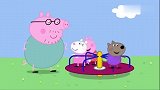 小猪佩奇：乔治真调皮，把小兔子的沙堡给拍散了，小兔子很伤心