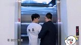 郭麒麟逃出baby包围圈，金靖模仿他撕名牌，抓住了精髓