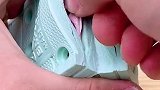 油性胶水，塑料，金属，陶瓷，本材，石材，皮革，玻璃，小孩玩具等等都可以粘