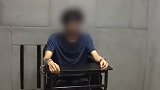 甘肃一男子当街追砍父亲被制服 父：他还是孩子