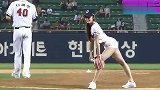 韩国美女这棒球开球什么水平？全程笑脸太治愈了，感觉恋爱了