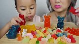泰国NE和女儿吃软糖