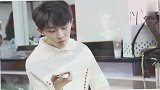 同学晒出校内，偶遇马嘉祺情景，他常在学校小声弹琴