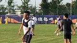 黄海新援拉多尼奇首次参与合练 老队友波波维奇助其融入球队