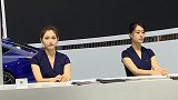 这俩前台互不侵犯啊，也就是这前台长，要不都得坐外面了