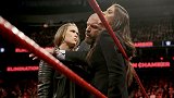 WWE-18年-2018铁笼密室大赛：隆达罗西正式签署WWE合约 顺带把HHH给爆桌了-花絮
