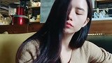 终于有空把闲置了很久的吉他捡起来 来弹一弹