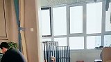 女主人引诱狗狗出去玩，你快说一句你干嘛去