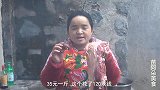 苗大姐吃火锅，六七个人围一桌，大家不好意思，就她狠吃