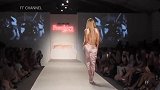 时尚性感走秀：金发外国美女，满满的粉色系