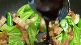 尖椒炒五花肉，吃一口太香了