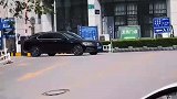 开大众辉昂的车主太低调了