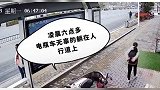 这小朋友还真帅！