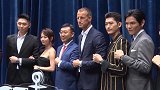 郭碧婷向佐在妈妈的店铺恩爱撒糖超甜，两人搞怪摆pose