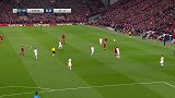 张伯伦外围起脚远射 阿利松站位准确轻松没收