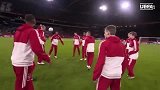 英超-1718赛季-阿贾克斯u19小将移动颠球 球进网的瞬间满足所有强迫症