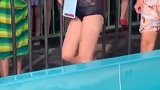 小姐姐黑色蕾丝泳衣与男朋友周末来玩水上运动