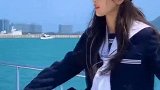 杨超越回眸 这可能就是一眼沦陷吧！回眸一眼太甜了，水手服也是满满夏日清爽感！