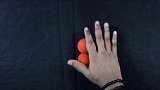 魔术揭秘：一个球变成俩，刘谦经常表演的小魔术就这么简单