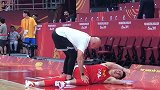 【PP体育在现场】能否成锋线奇兵？可兰白克赛前认真拉伸训练