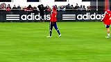 德甲-1415赛季-穆勒拜仁训练场上开车踢球 二娃尽显二货本色-新闻