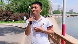 民间男歌手翻唱《站着等你三千年》，背后故事超感人，心酸催泪！