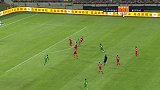 国安中路连番短传渗透 张稀哲禁区内转身推射绵软无力