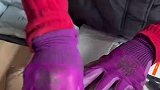 女生取快递惊喜没有，意外倒是不少
